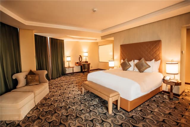 PRESIDENTIAL SUITE 2 BEDROOMS W LIVING ROOM