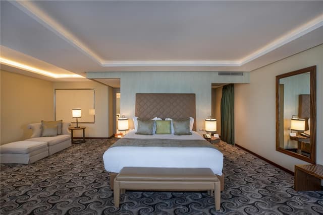 PRESIDENTIAL SUITE 2 BEDROOMS W LIVING ROOM