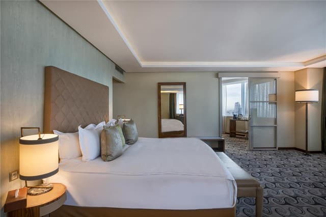 PRESIDENTIAL SUITE 2 BEDROOMS W LIVING ROOM