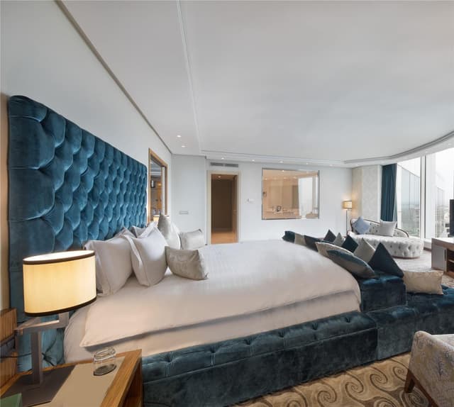 ROYAL SUITE 2 BEDROOMS AND BATHROOMS
