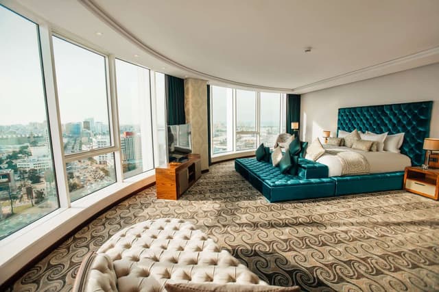 ROYAL SUITE 2 BEDROOMS AND BATHROOMS