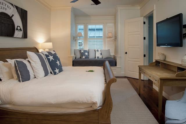 Waterfront 4 Bedroom Wilson Village Home 31