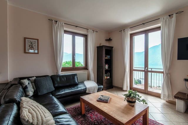 Villa, Lake View