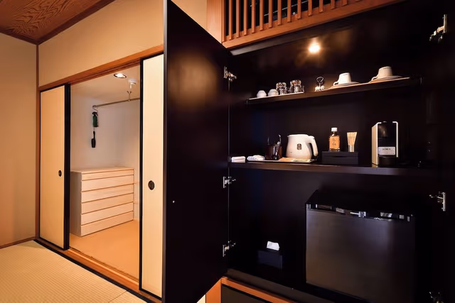 King-size Bed Double Room with Outside Onsen (No smoking)