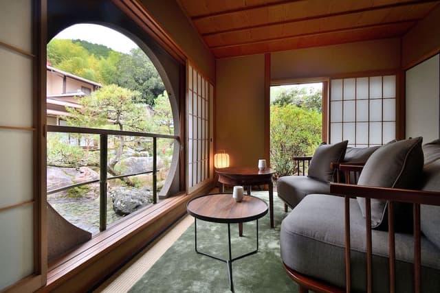 King-size Bed Double Room with Outside Onsen (No smoking)