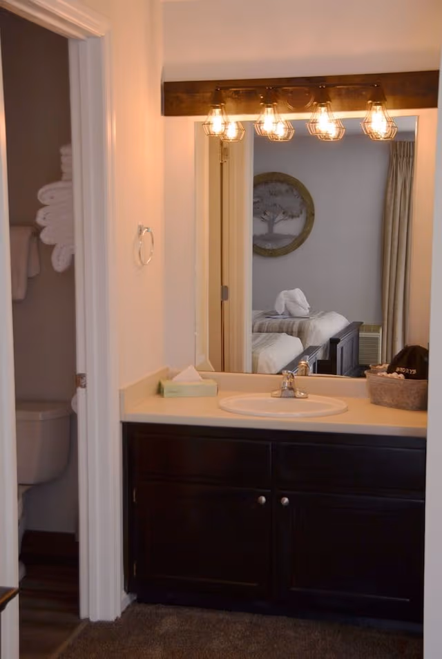 Lodge Suites, 1 King Bed, Lake View
