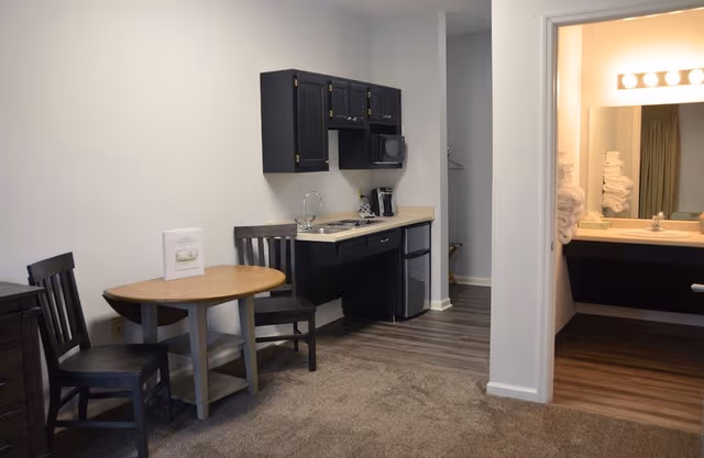 Lodge Suites, 1 King Bed, Lake View