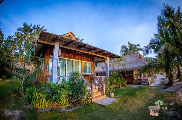 Deluxe Beach Front Villa