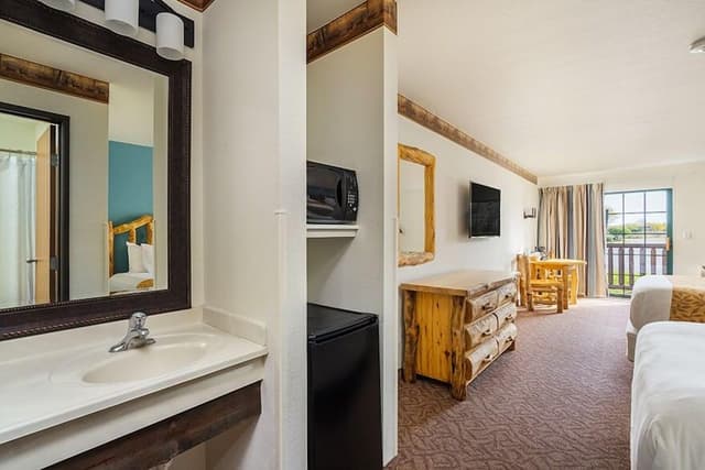 Family Suite with Balcony, 2 Queen Beds with Sofa Bed