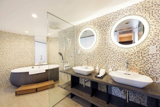 1 Bedroom Suite up to 6 Guests