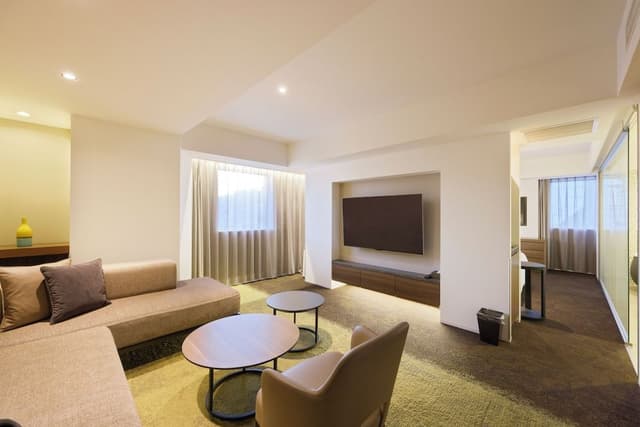 1 Bedroom Suite up to 6 Guests