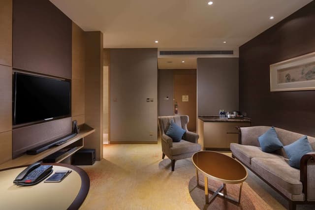 KING ONE BEDROOM SUITE