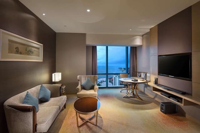 KING ONE BEDROOM SUITE