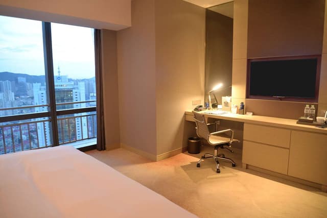 KING GUEST ROOM
