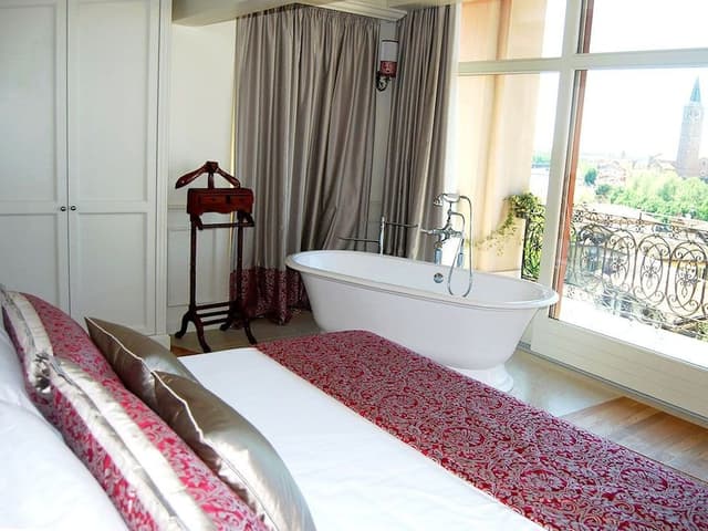 Luxury Suite, City View