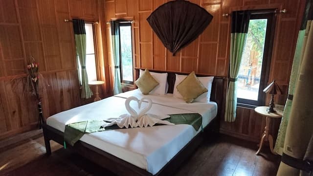 Deluxe Double Room, 1 King Bed, Garden View