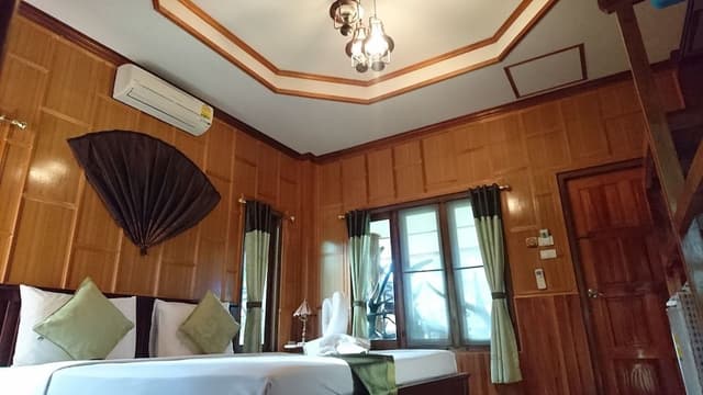 Deluxe Double Room, 1 King Bed, Garden View