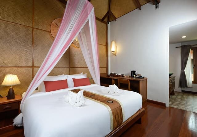 Deluxe Villa (Third row on beach)