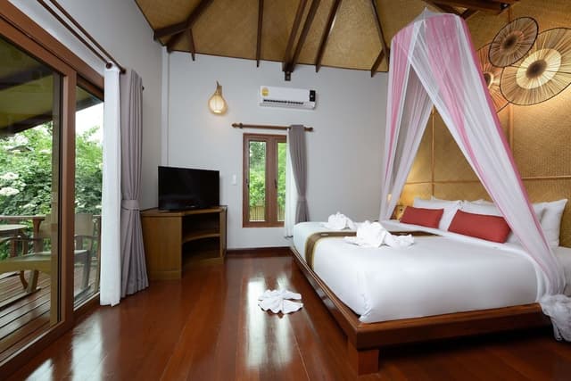 Deluxe Villa (Third row on beach)
