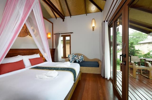 Deluxe Sea View Villa (Second row on beach)
