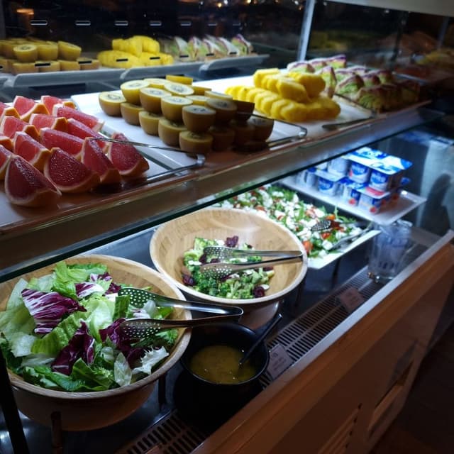 Premium Family Airport View - Breakfast for 2 People Included