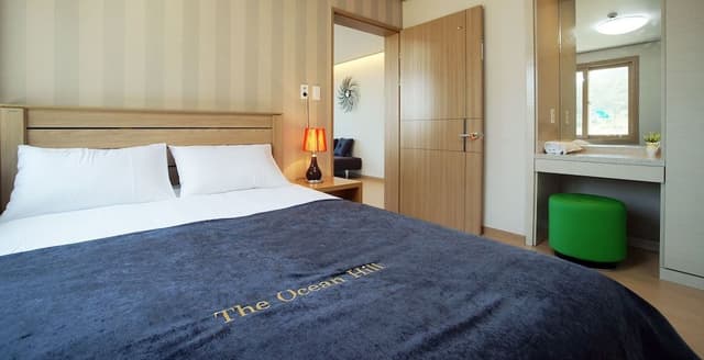 Panorama (Separate Bedroom)