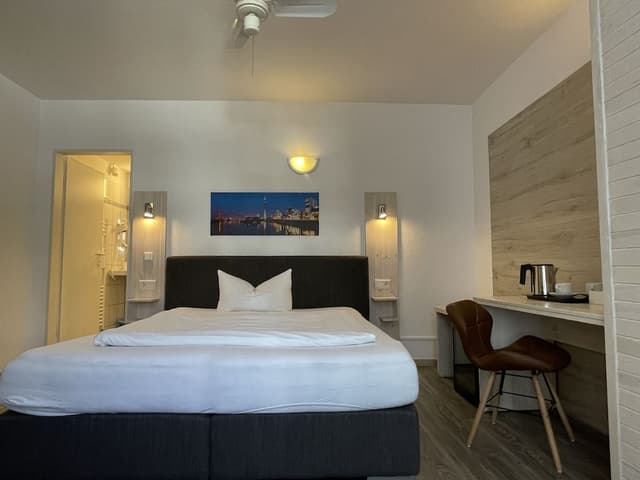 Superior Single Room, 1 Queen Bed, Courtyard View