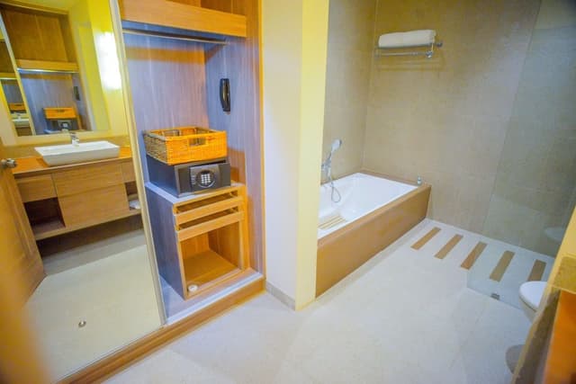 Executive Suite, 1 Double Bed, Bathtub