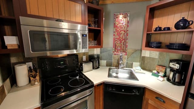 Standard Studio Suite, Kitchen