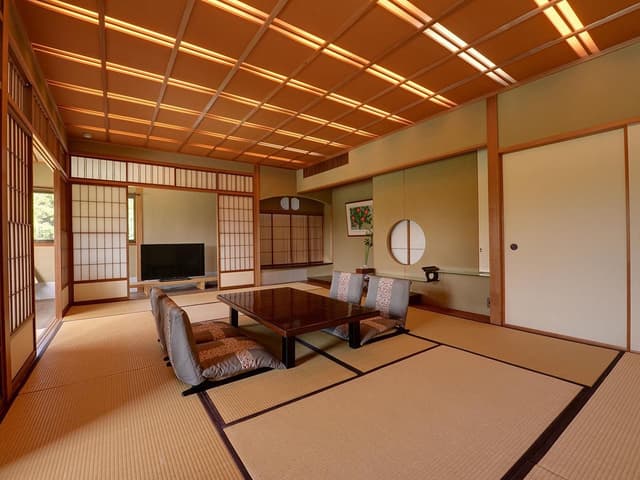 Large Japanese Style Room