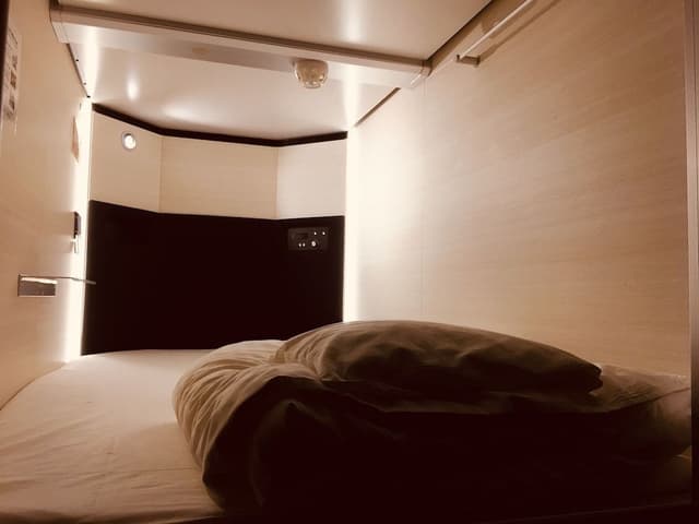 Capsule Bed (Woman)