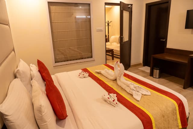 Vanaam Suite