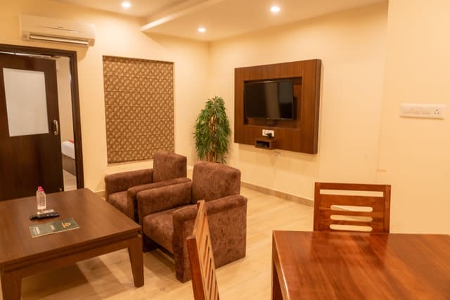 Vanaam Suite