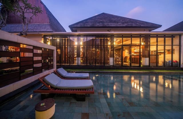 Lagoon Pool Access