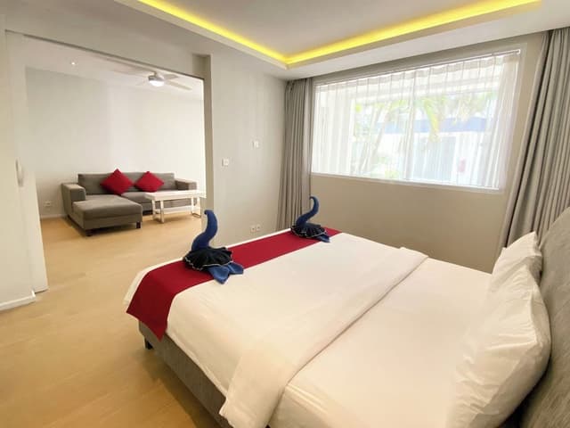 Superior Room, Pool View