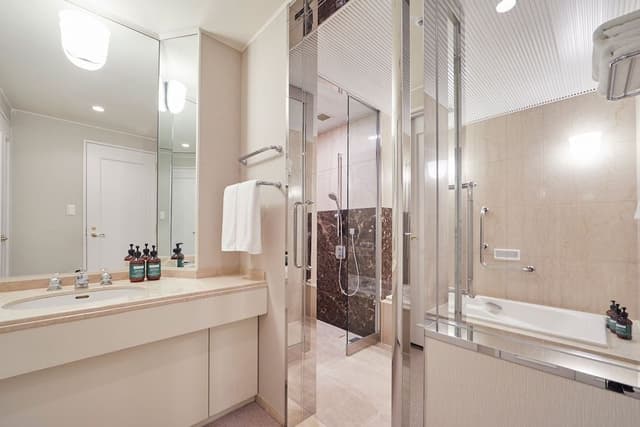 Suite, 2 Bedrooms (High Floor)