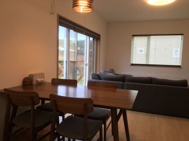 2 Bedroom Apartment, Non-Smoking, Mountain View