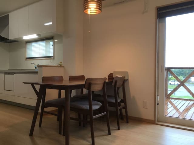 2 Bedroom Apartment, Non-Smoking, Mountain View