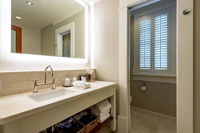 Standard Room, 1 King Bed (Town View Guest Room)