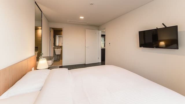 Suite 201