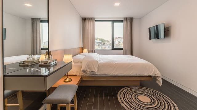 Suite 201