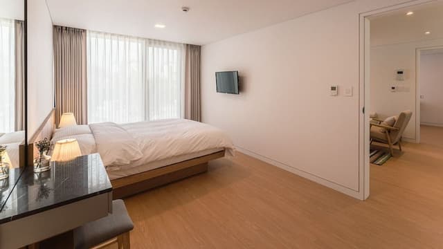 Suite 101