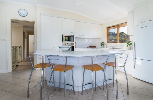 Beachfront, 3 Bedroom Holiday Home (Baudin House - 1x King, 1x Queen & 2x Double Bunks)