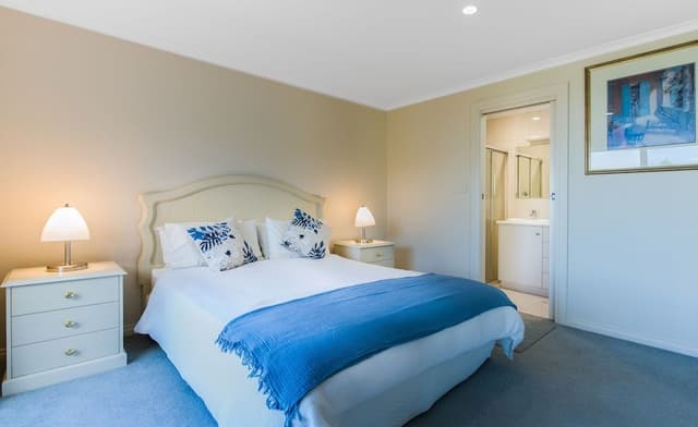 Beachfront, 3 Bedroom Holiday Home (Baudin House - 1x King, 1x Queen & 2x Double Bunks)