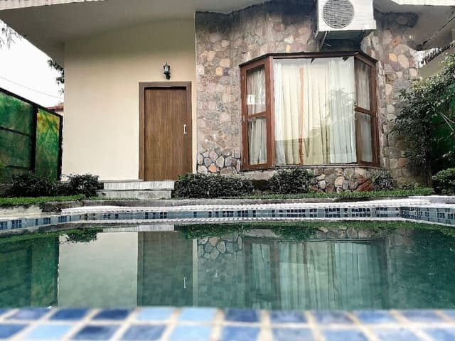 Cottage with Plunge Pool