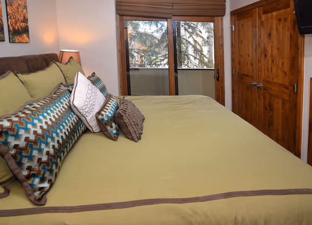 Condo, 2 Bedrooms