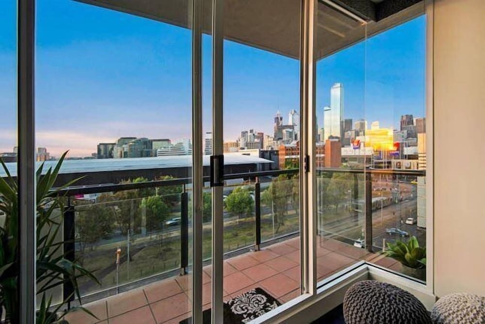 Platinum Apartments on Whiteman St0