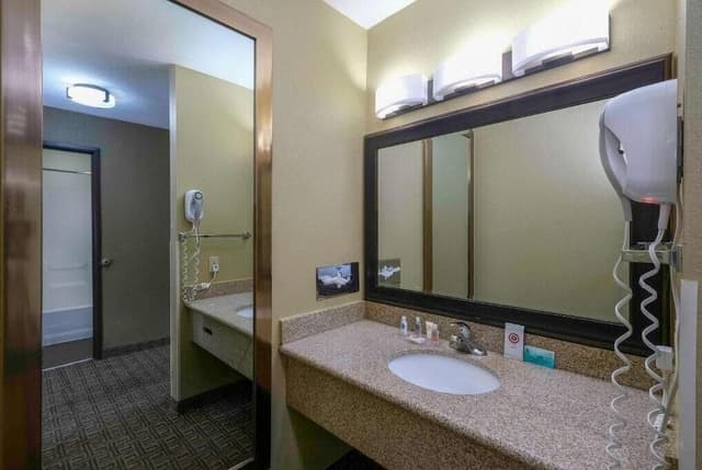 Standard Room, 2 Queen Beds, Non Smoking (Pets Allowed)