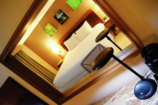 1 KING BED-OCEAN VIEW