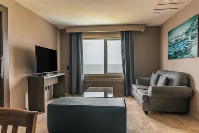 1 KING BED JUNIOR SUITE W/BALCONY-OCEAN VIEW